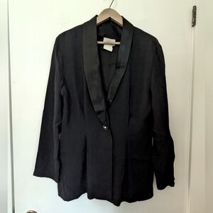 Vintage light-weight, fitted viscose blazer with satin trim. Fits M/L